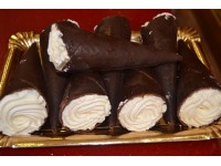 Barquillo de chocolate relleno de nata
